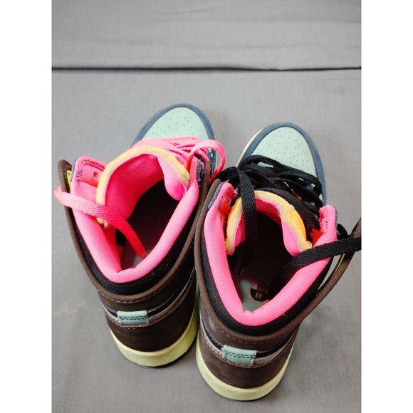 Athletic_Shoes